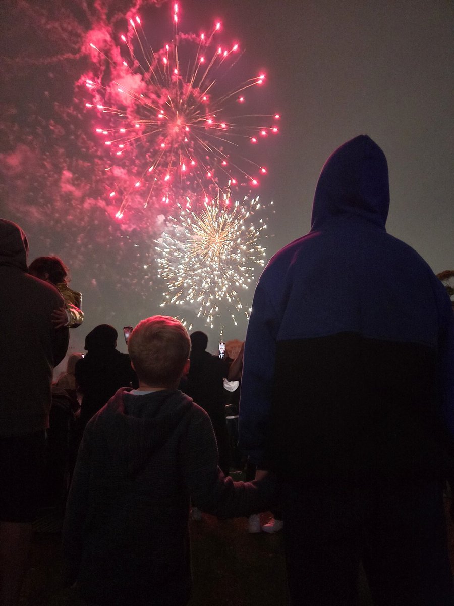 JeffHeadSC's tweet image. Happy New years from my fam to you all ❤️❤️❤️