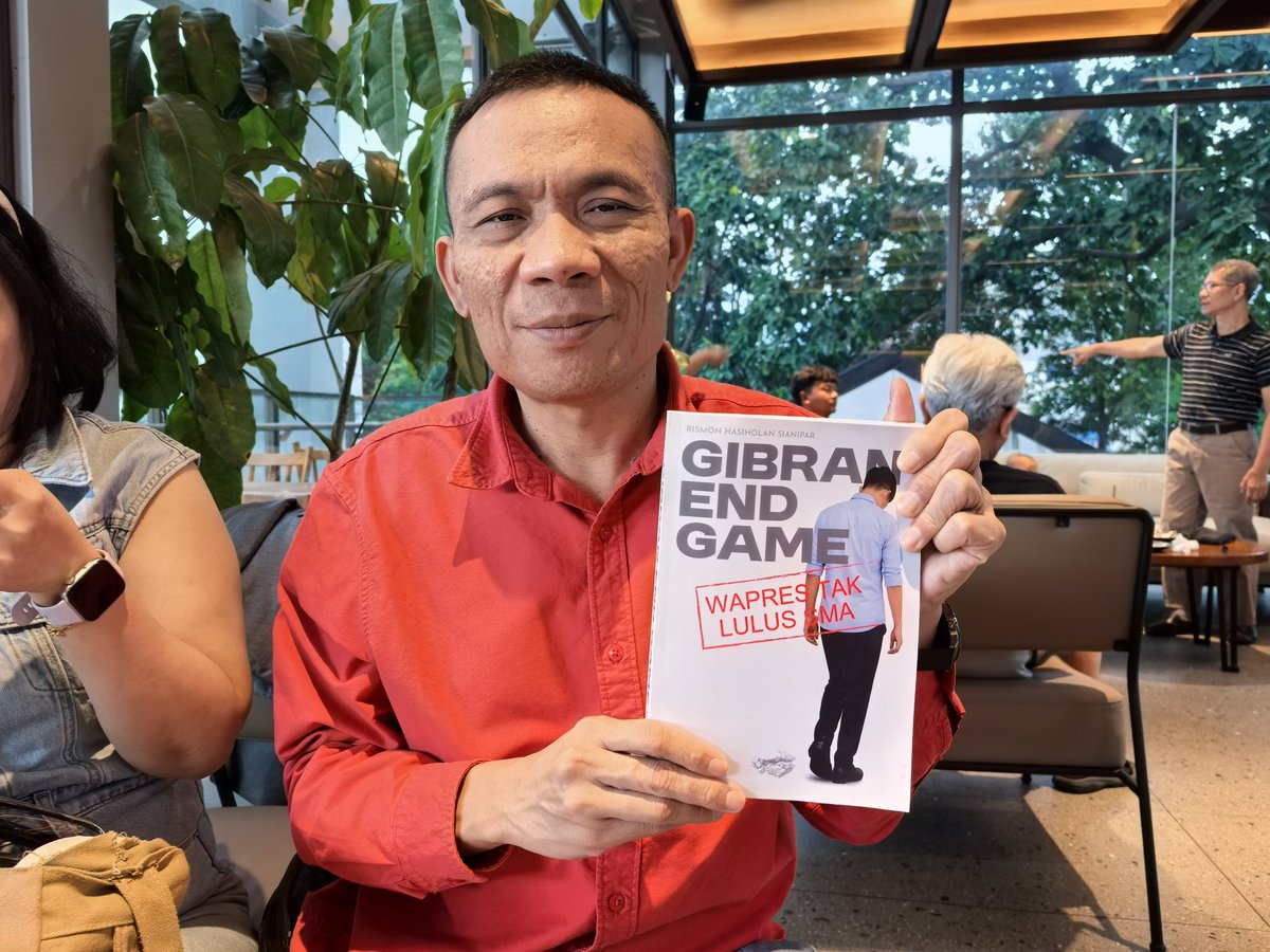 SianiparRismon's tweet image. Resolusi saya 2026, MAKZULKAN WAPRES GIBRAN YANG TAK LULUS SMA, HANCURKAN DINASTI RAKUS KEKUASAAN JOKOWI!