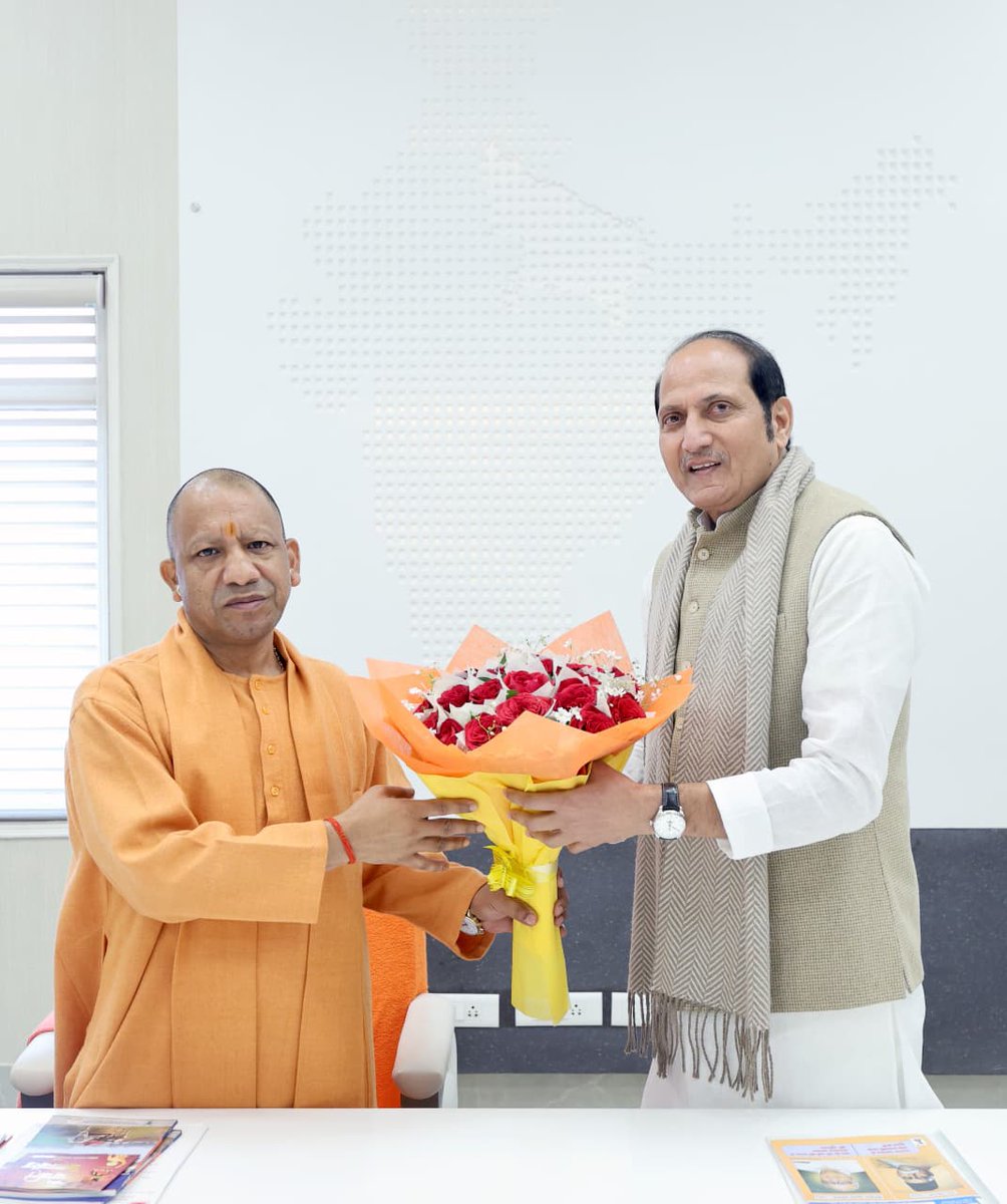 मुख्यमंत्री श्री <a href="/myogiadityanath/">Yogi Adityanath</a> जी महाराज से आज लखनऊ में उत्तर प्रदेश सरकार के पूर्व कैबिनेट मंत्री श्री सुरेश राणा जी ने शिष्टाचार भेंट की। 

<a href="/SureshRanaBJP/">Suresh Rana</a>