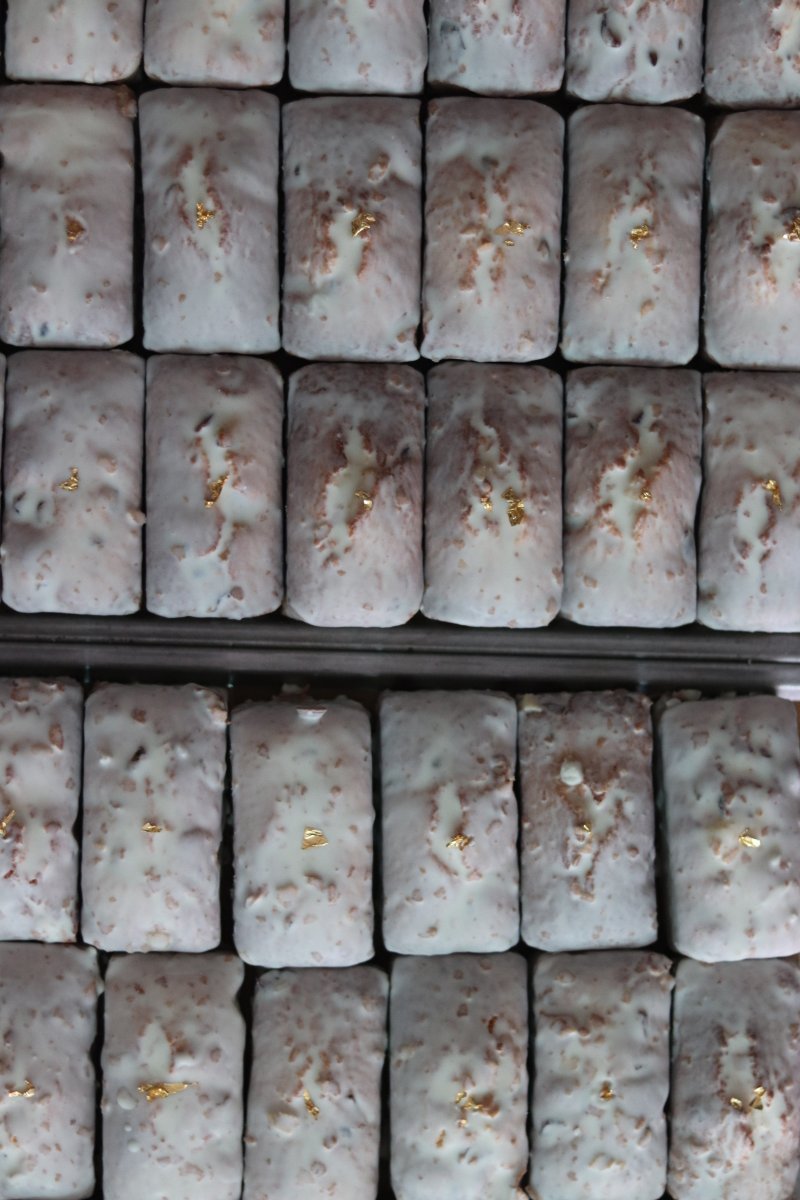 우리 손님들 작년 한해 또 만나게 되어서 반갑고,
또 오랜만에 주문하신 손님들도 종종 있어서 반갑고 감사한 한해였어요. 라라롱 운영하면서 늘 감사한 마음 뿐입니다. 올해도 최선을 다해서 만들게요. 모두 감사합니다.
우리 손님들 모두 건강한 한해 보내세요! :)