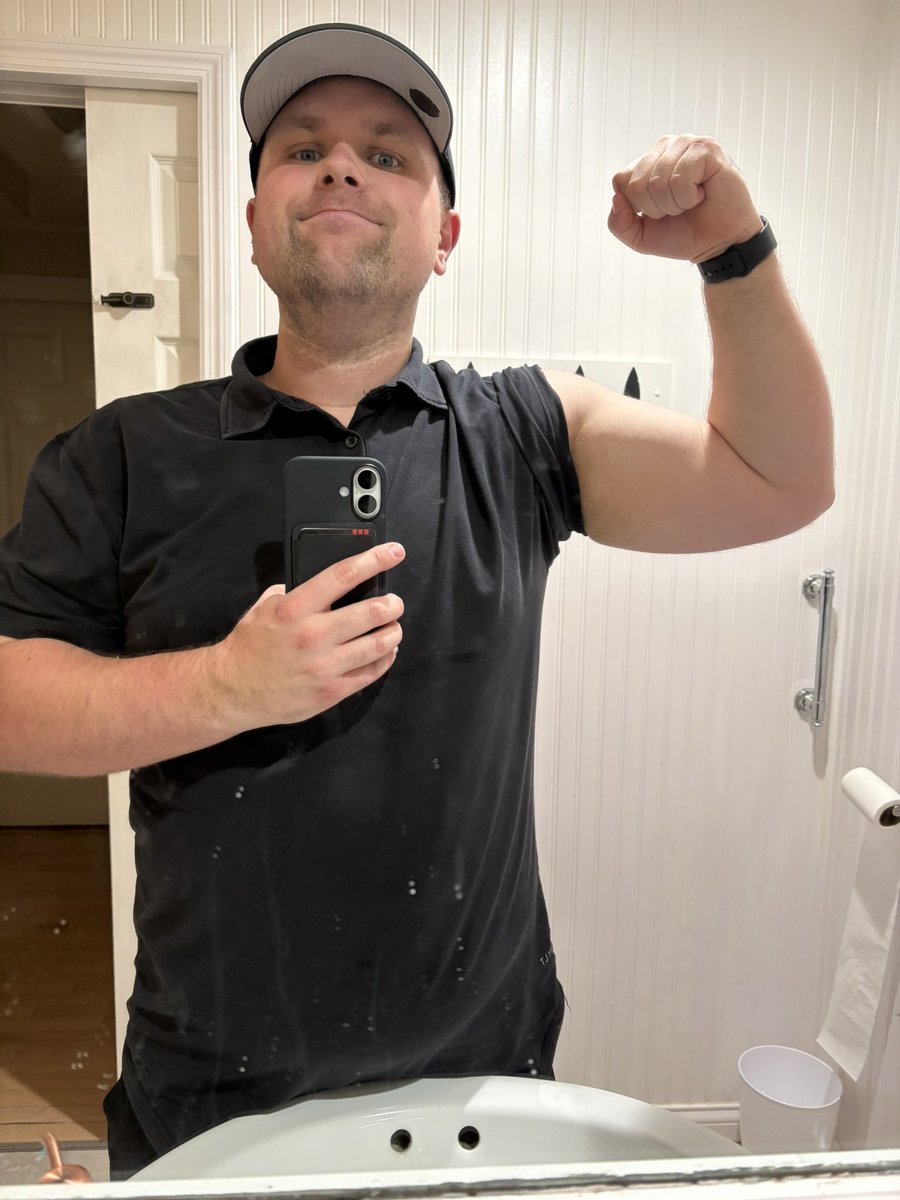 PowerUpAustin's tweet image. January 2025 - 280 pounds
January 2026 - 224 pounds

Lightest I’ve been in a long time.
Healthiest I’ve ever felt.
Strongest I’ve ever been.

And we’re just getting started! 😤
#weightlossjourney 
#gymmotivation 
#NewYearNewMe