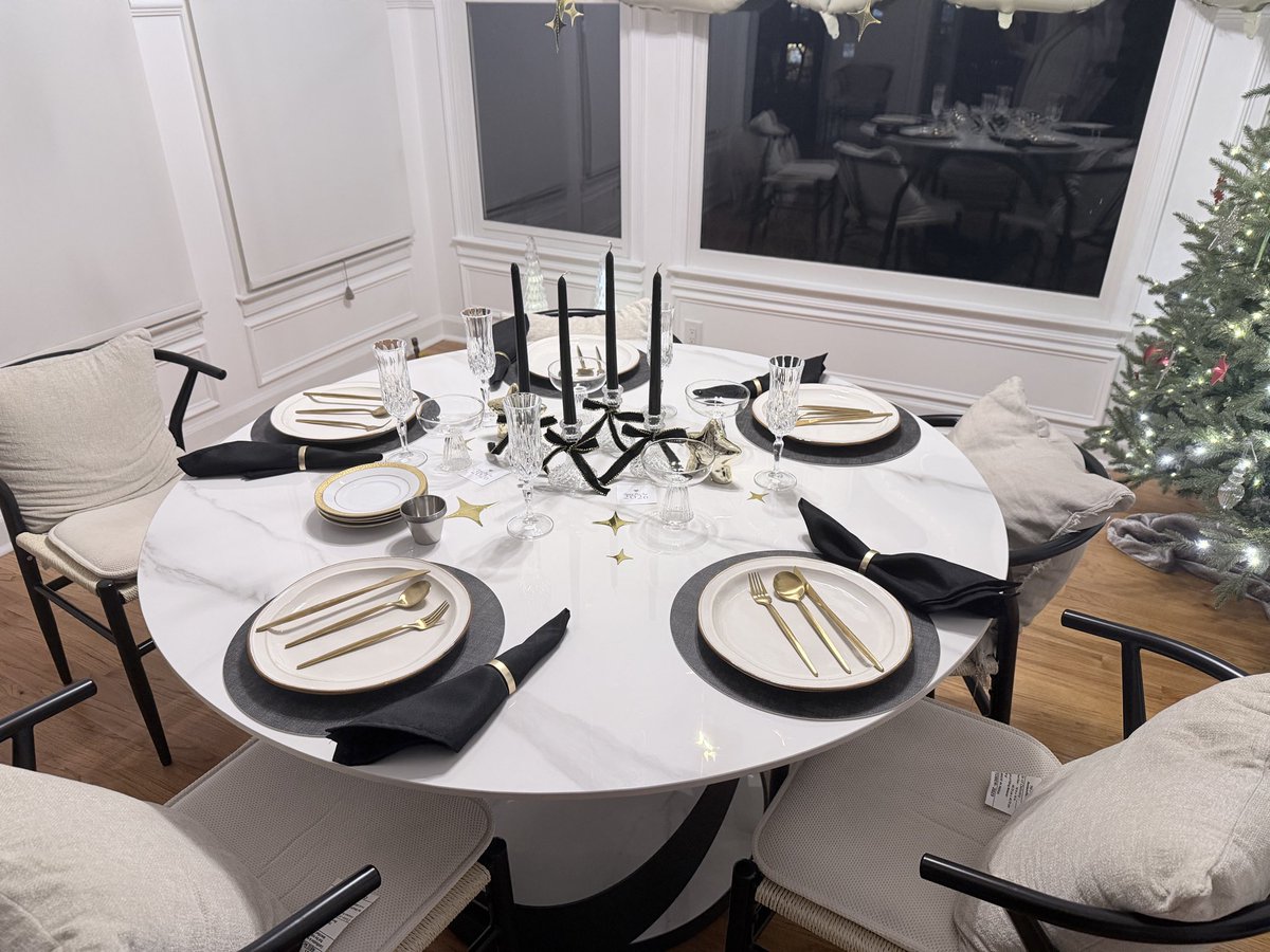 _Knighhtt's tweet image. HAPPY NEW YEARS GUYSSS!!! 🎆🥳 2026