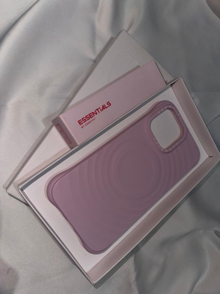 helloimnella tweet media