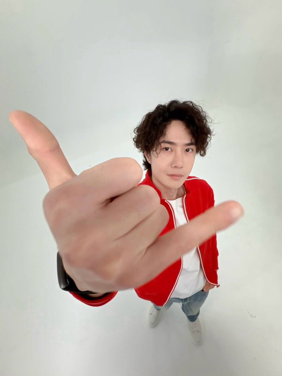 #WangYibo. ทักทาย ปี 2026 ด้วยท่า  LOVE.  รัก YIBO เช่นกัน