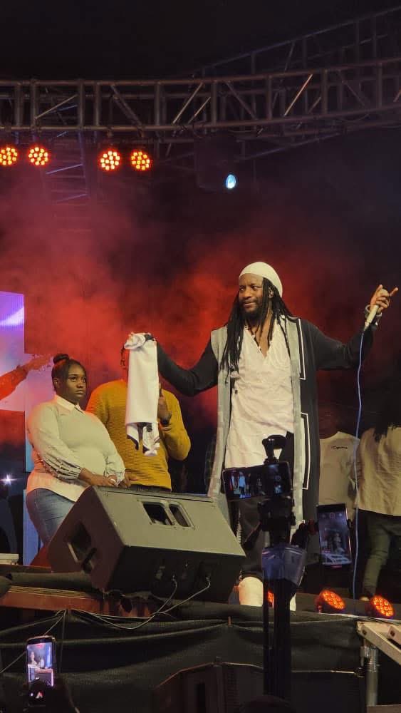 Mungaite zvenyu nharo but ava mkuru ava is the Real Goat

If you were at Glamis am sure you witnessed this! Magic performance 🙌🏽🙌🏽🙌🏽