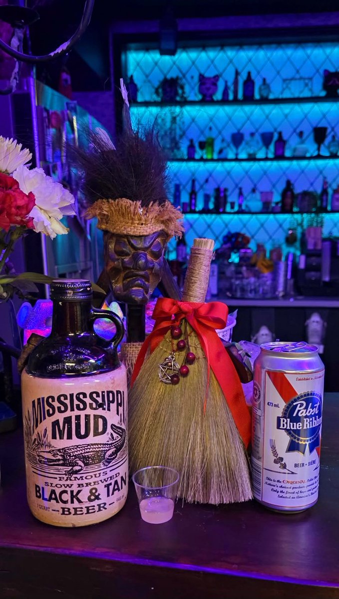 Blessings of joy, abundance, and magic from this tiki idol to you all for 2026!  

#tikiidol