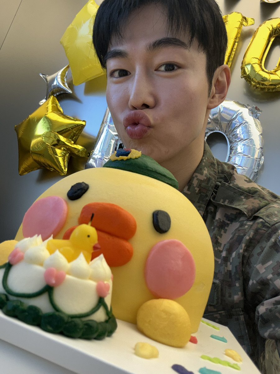 죽어봐라 인간아 하는건 나한테 한 듯
이미 죽었음 ㅇㅇ
지젼 귀여워 군대 다녀온 성인 남성이 이렇게 귀여워도 되는거임?