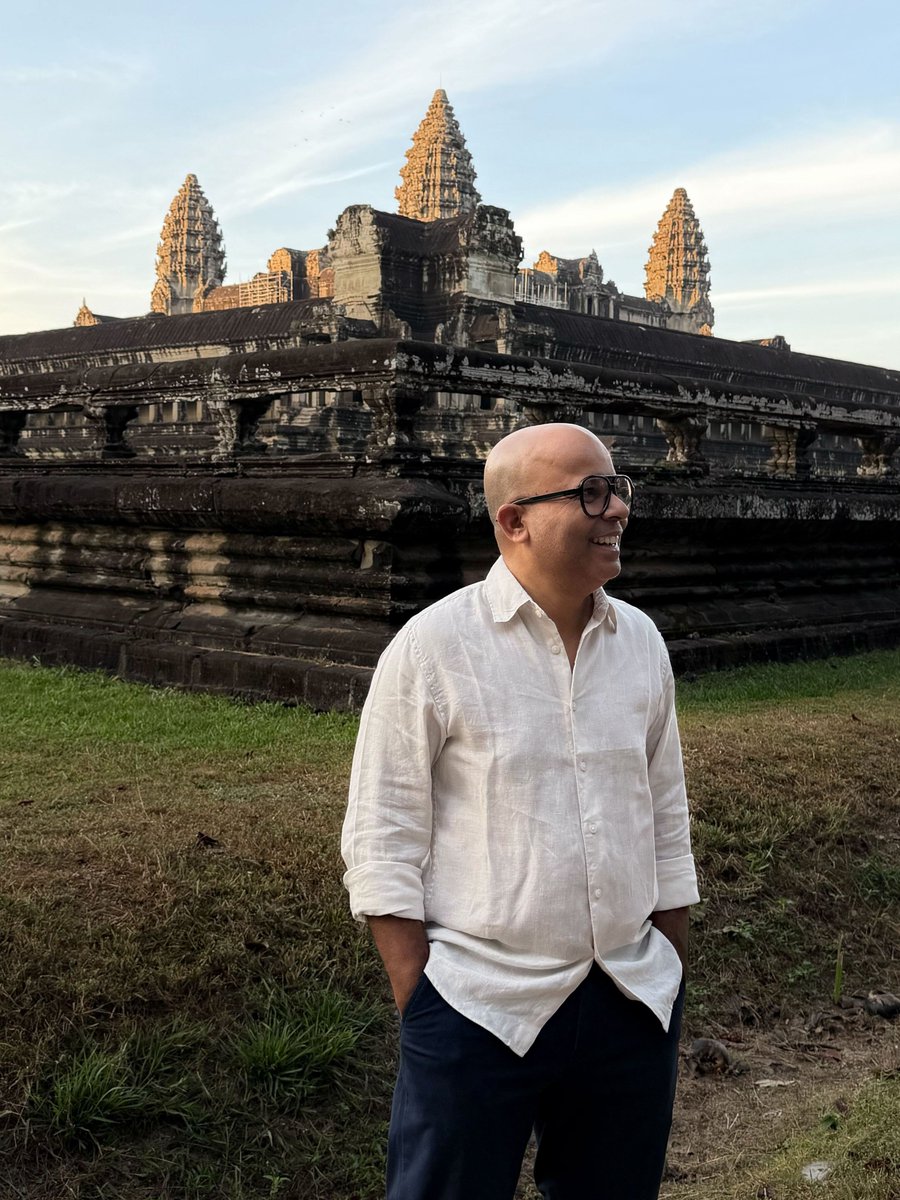 bipulsinha's tweet photo. Happy New Year!

I am looking forward to more mindlessness (not bound by past), spacelessness (not bound by physicality) and relentlessness (only maximizing present opportunities) in 2026.

You? https://t.co/8sZ34x3037