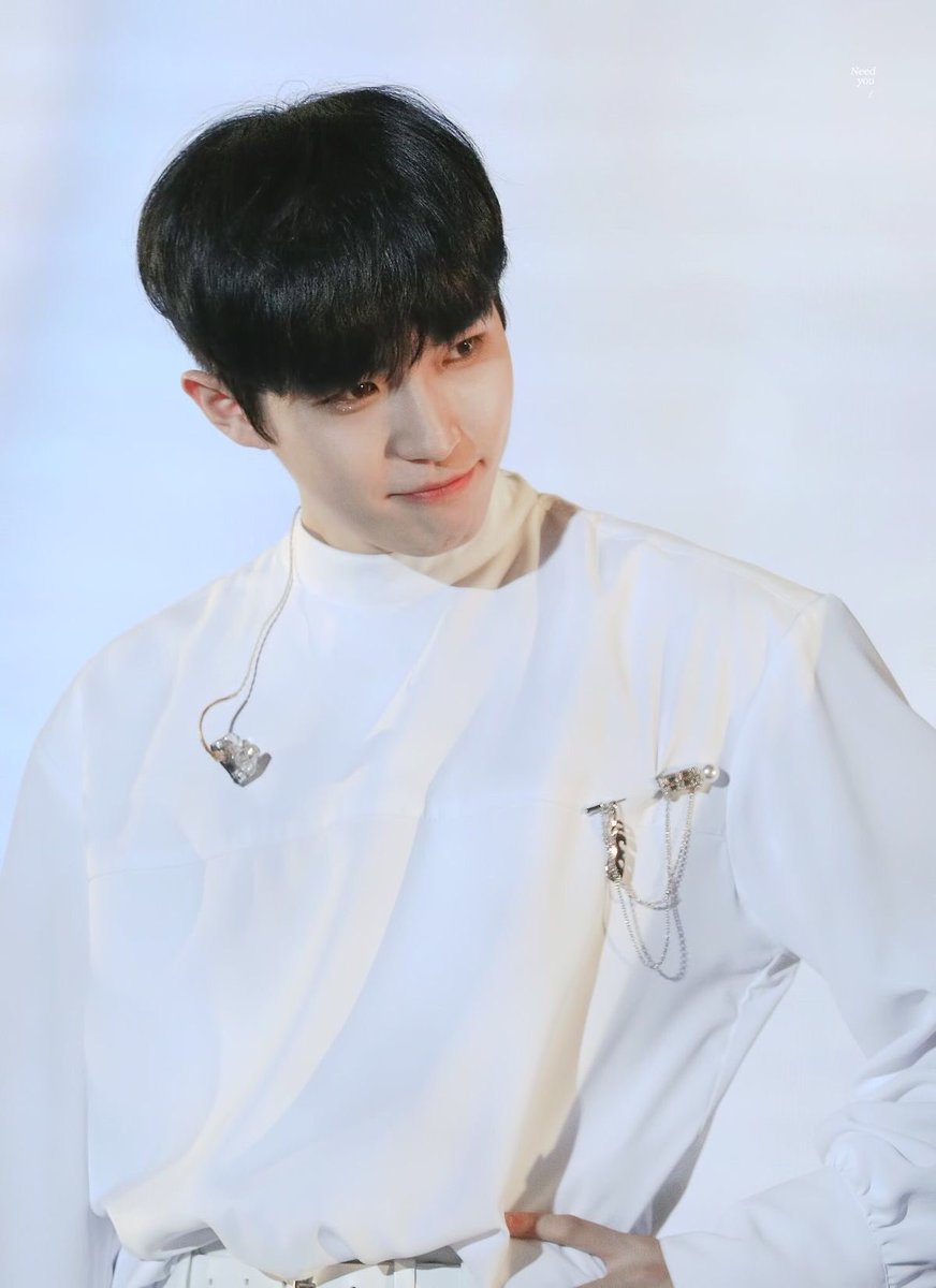 jaehwan_wind's tweet photo. 데어포어 김재환은 껴안아야됨 그냥 https://t.co/nsthfbLTq4