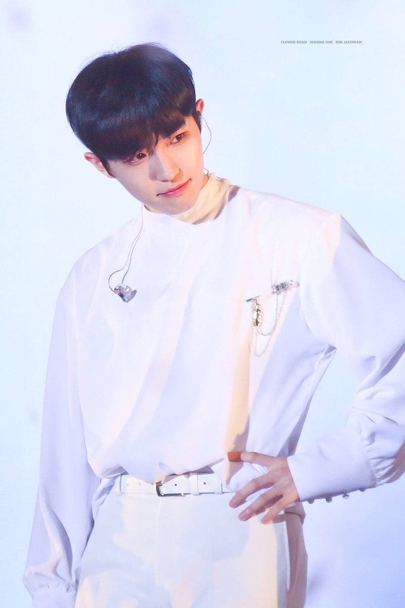 jaehwan_wind's tweet photo. 데어포어 김재환은 껴안아야됨 그냥 https://t.co/nsthfbLTq4