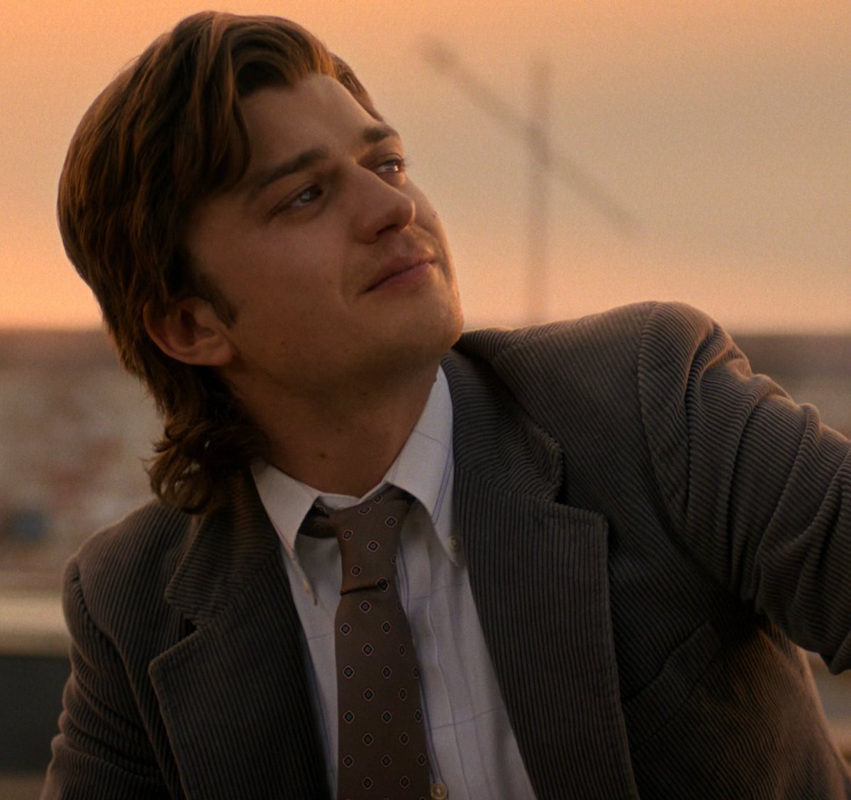 scuderiaslovely's tweet image. decirle adiós a Steve Harrington es la cosa más dura de hacer, el que más evolucionó, el que tenia padres ausentes y fue como un padre para esos niños, Joe Keery dio todo por su personaje, por siempre Steve, te amo Steve Harrington

#StrangersThings5 • #StrangerThings