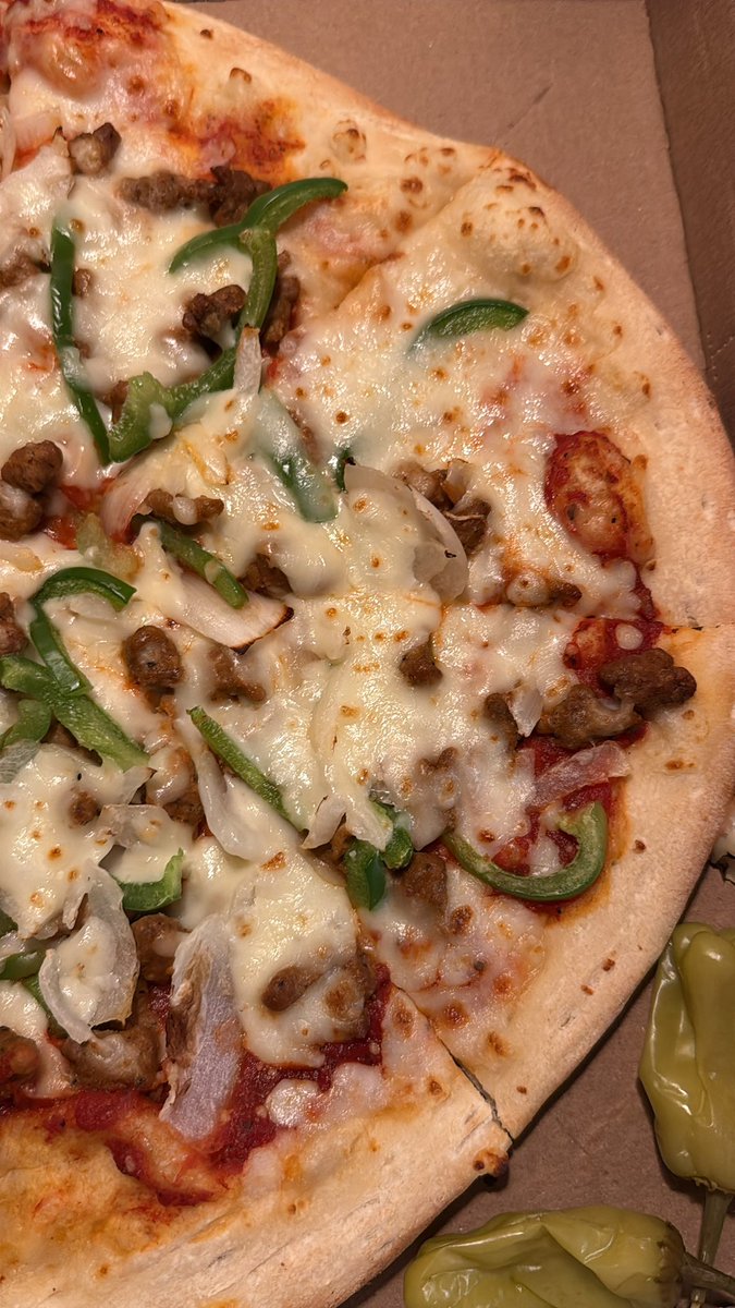 Dman0120's tweet photo. @PapaJohns furthest thing from well done I’ve ever seen https://t.co/TjhuCpWm0v