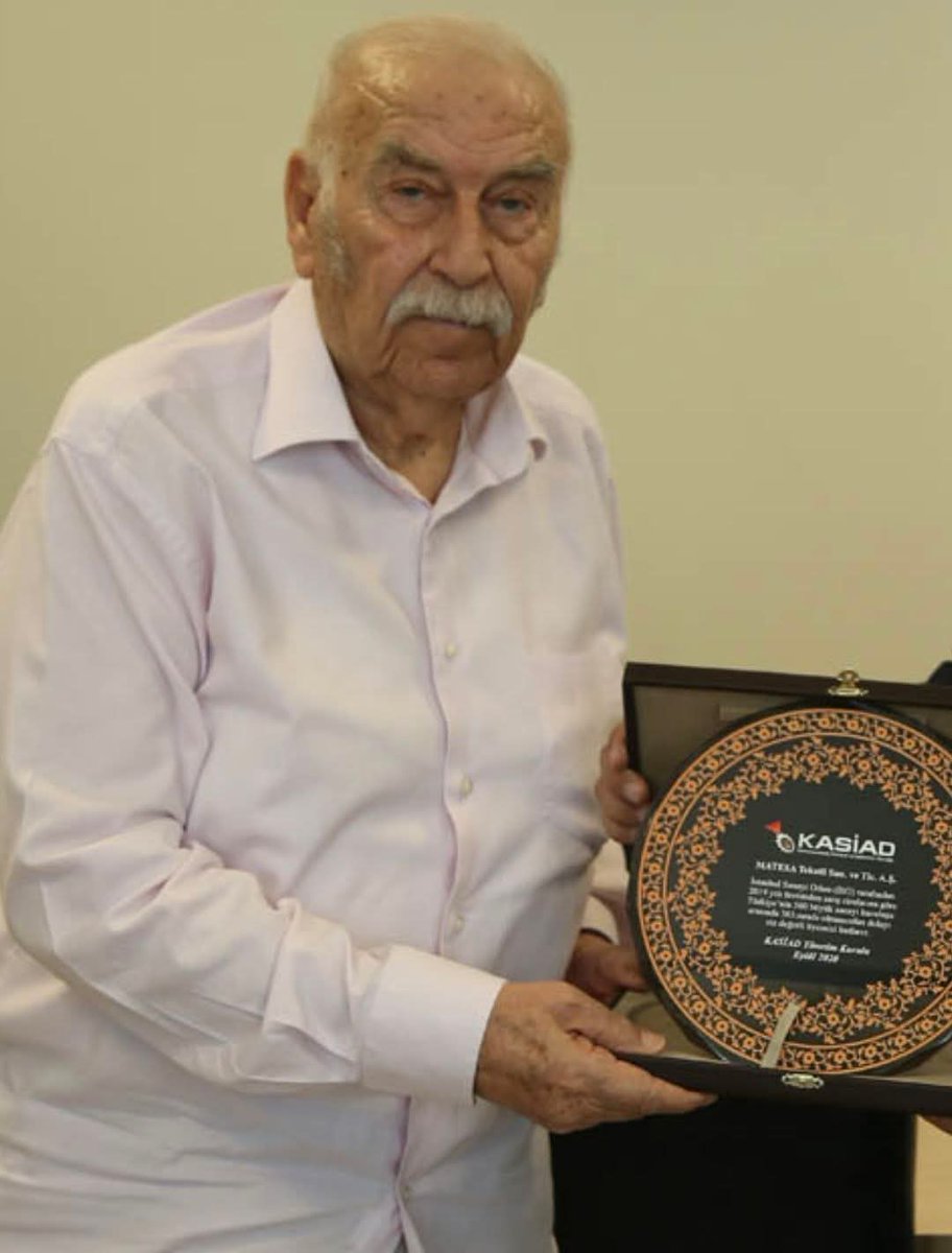 Kahramanmaraşlı Sanayici ve İş İnsanı ve Rahmetli Babamın çocukluk arkadaşı Ali Galip Çalık'ın vefatını öğrendim. 

Hayırseverliğine bizzat şahid olduğum Ali Galip Çalık Ağabeyimiz için Yüce Rabbim'den rahmet ve mağfiret, yakınlarına başsağlığı diliyorum.