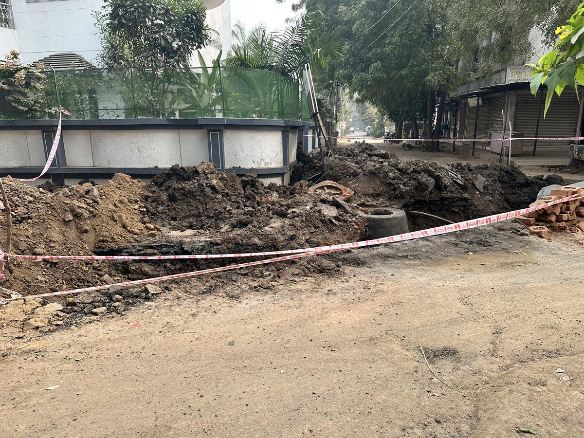 devansh_shah's tweet photo. @VMCVadodara Lane opposite Shell Petrol Pump, Gotri Road. They’ve also managed to cut off water supply. Request you to please fix this as soon as possible and restore water supply. Please help. https://t.co/quBvBlb6te