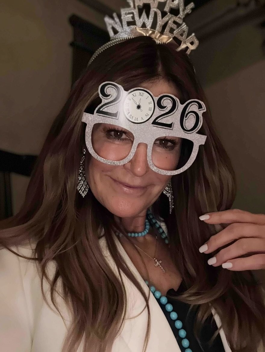 kellybensimon's tweet photo. HNY my angels!!👼 https://t.co/XPBjciQlQM