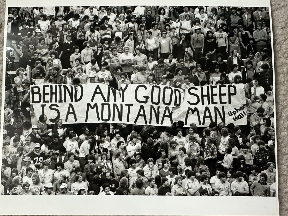 berniewilson's tweet image. HNY, plebs!
Regularly scheduled NYE tweet:
-My 26th HOF ballot. God is good and good is God (h/t ManRam, post-1st PED suspension).
-Annual NY resolution: More Pitbull!
-VzUp ✌🏻⬆️ #GoVandals