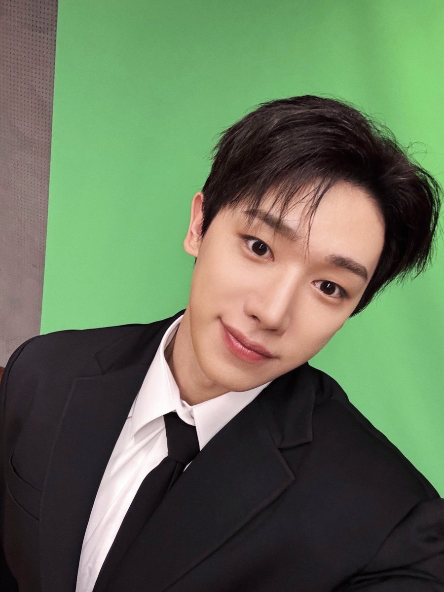 official__wonho's tweet image. 위니의 새해 첫날 기분 지수는 매우 맑음!
새해 복 많이 받아 위니💙

#원호 #WONHO