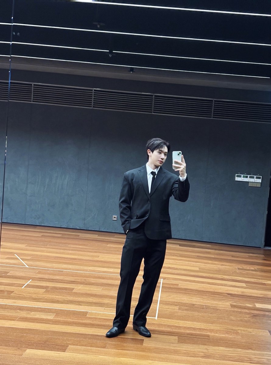 official__wonho's tweet image. 위니의 새해 첫날 기분 지수는 매우 맑음!
새해 복 많이 받아 위니💙

#원호 #WONHO