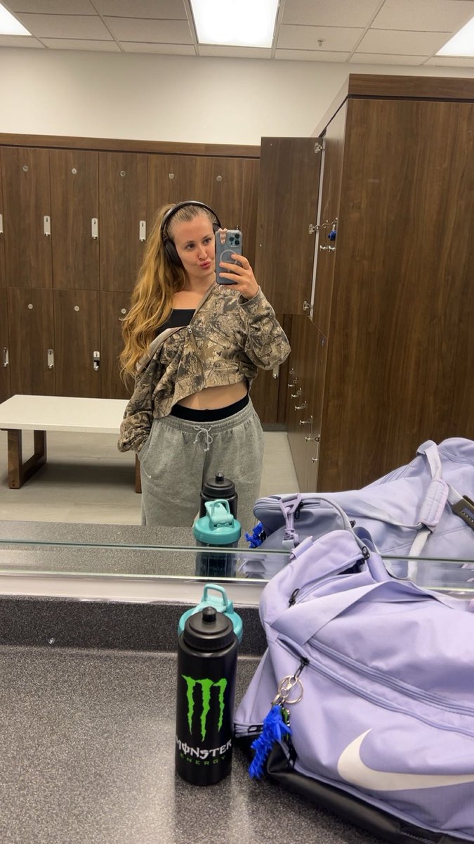 First gym pic 2025 —>> last gym pic 2025
