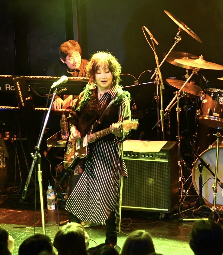 Naoco607's tweet image. 🌈謹賀新年🌈
2026年が皆さんにとって健やかで素晴らしい年になりますように☺️
今年も"歌うで、しかし！"
どうぞよろしく✨✨

📷©︎Akira Saito

#浜崎なおこ
#Replica
#高円寺HIGH