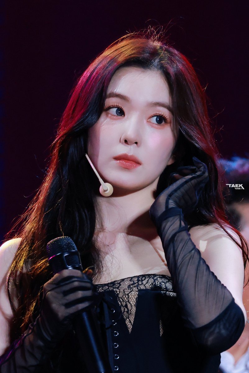 Taek0321's tweet image. 251231 Countdown Party By The Beach 
너무 너무 너무 너무 귀여워 🥹💕💓
#아이린 #IRENE