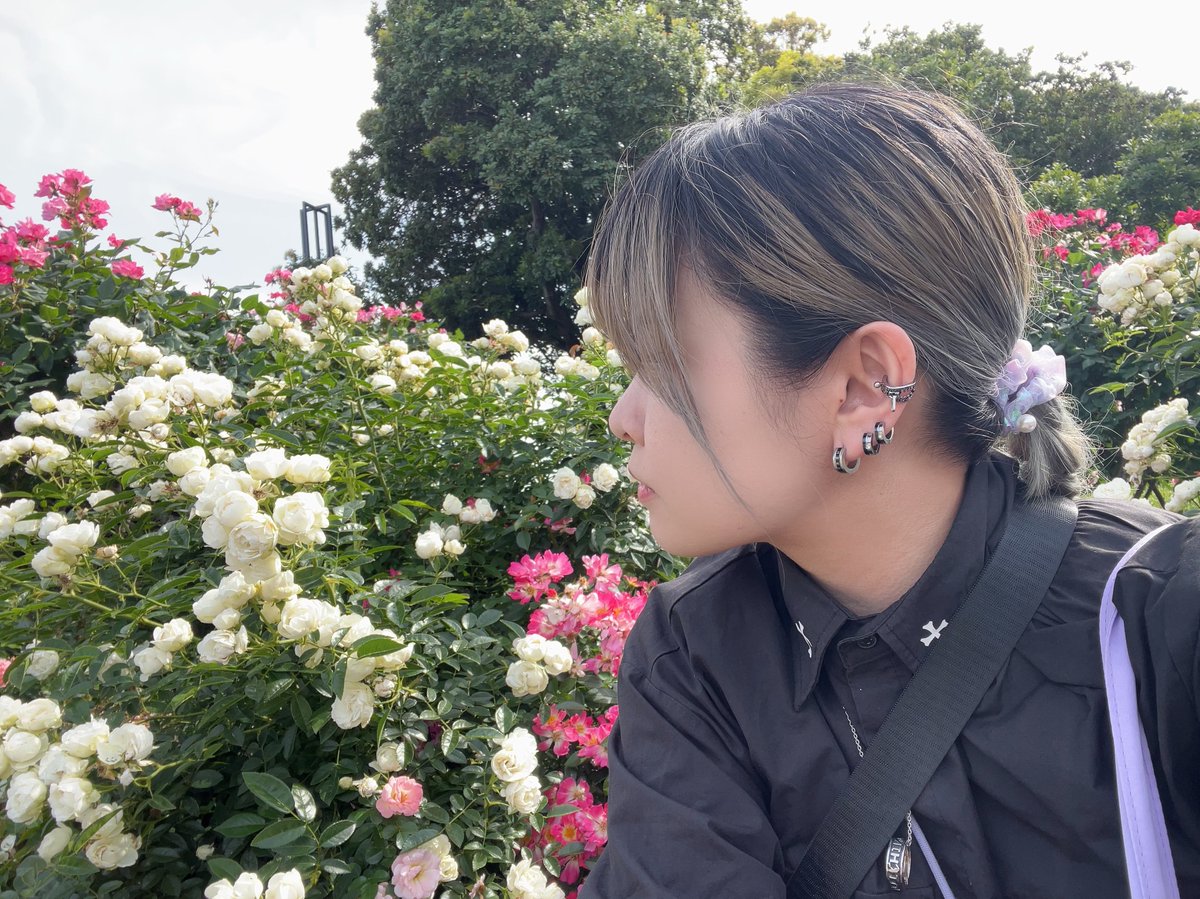 明けましておめでとうございます🎍

愉快な仲間と年を越し、気付いたら寝落ちしていた朝（昼）です。

やりたいことをやりたいだけ、できることをできるだけ。
めいっぱい楽しむ一年にしたいですな。

まずは3月、舞台に立てる喜びを噛み締めていく！！

今年もよろしくお願いいたします💐