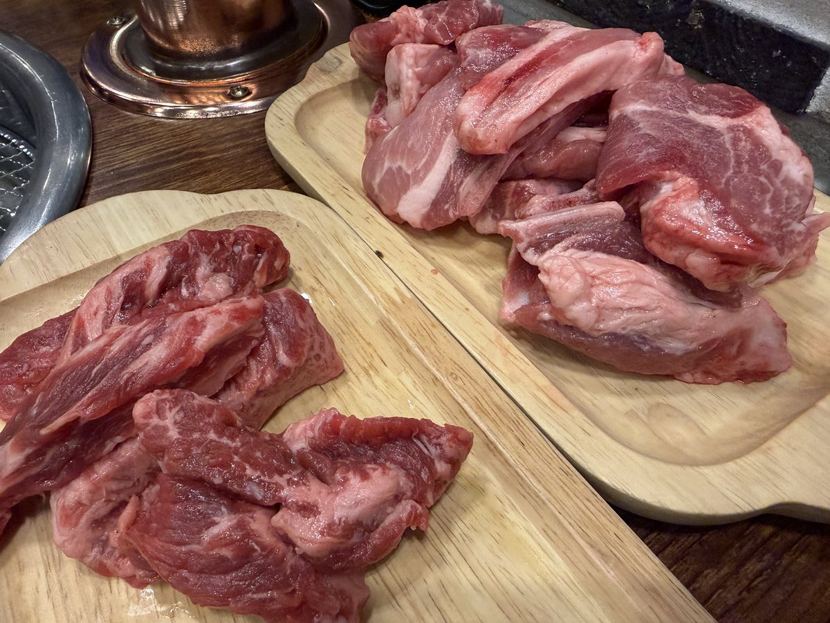 새해 뭐 별 거 없음. 와이프랑 집 앞에서 미국삼 소고기 먹고 맥도날드 와서 커피 마신다. 올해 모두 새해 복 많이 받으세요!