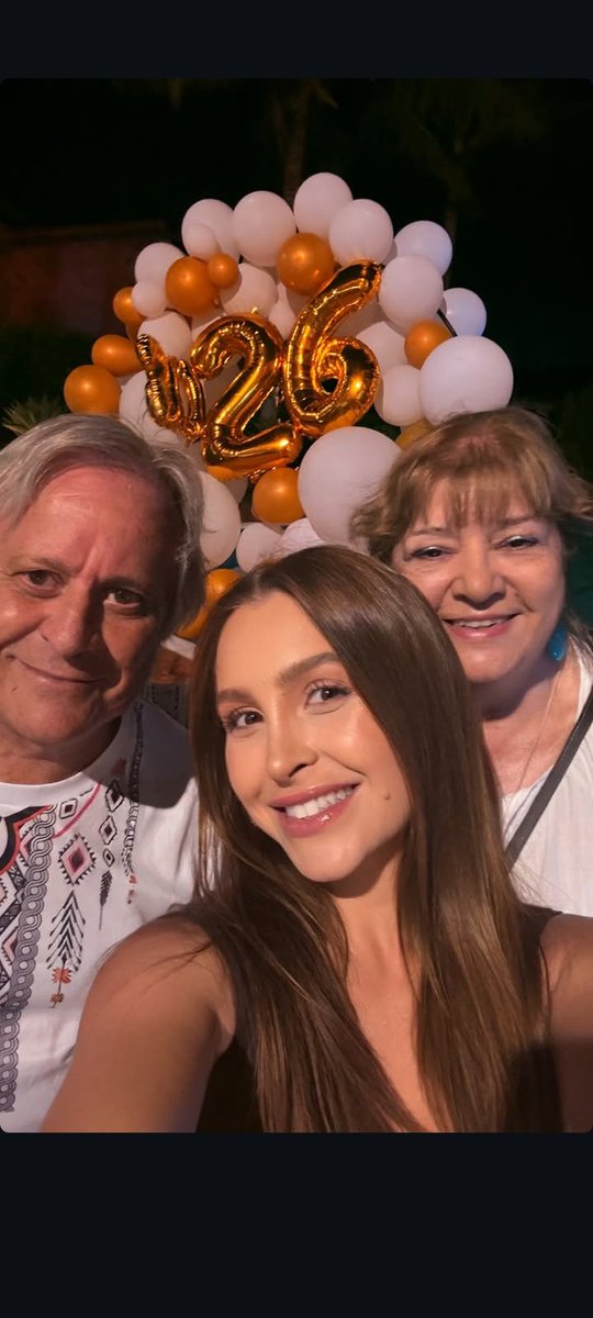 Ano Novo em família. ❤️✨🦋
Carla Diaz via stories Instagram