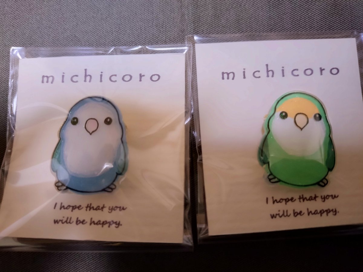 初詣に行って来ました♫
おみくじは「吉」

初詣でから帰ってきたら
みちころ(<a href="/michicoro15/">🌼みちころ michicoro 🐤</a>)さんの可愛いブローチが届いてました♫

リンタマブローチめっちゃ可愛い(๑♡ᴗ♡๑)♥

うちの子カラーで作って頂いたのでほんとそっくりで嬉しい♫

カバンにつけましょうっと
(*´艸`)無くさないか心配😱