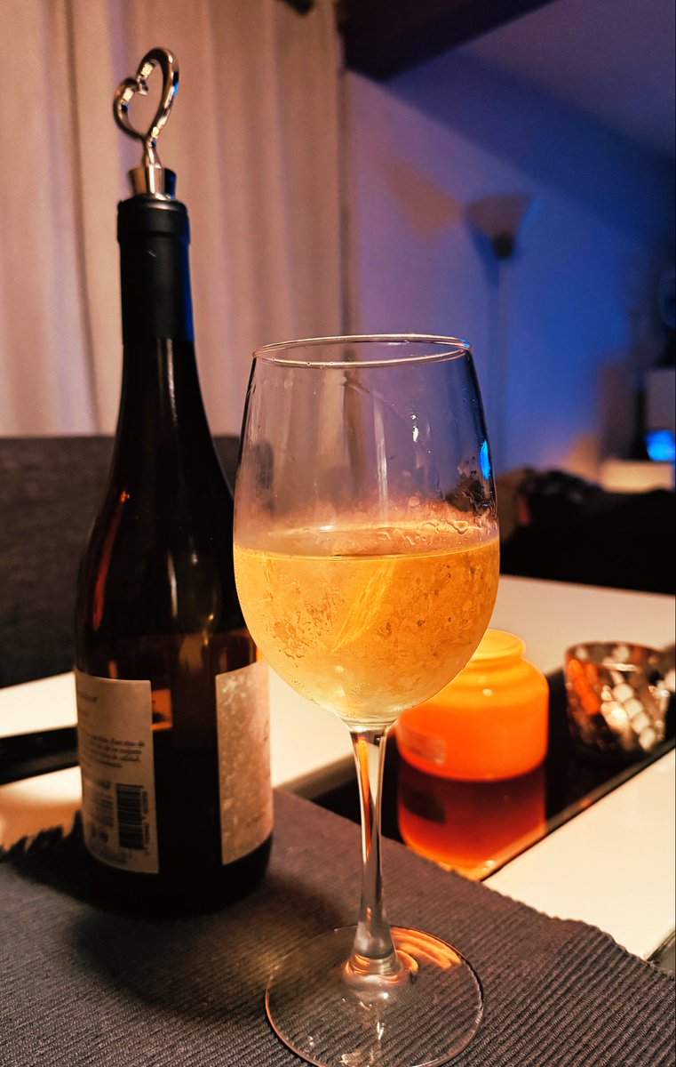 Hace frío y estoy bebiendo, porque este es el año que cumplo 40.