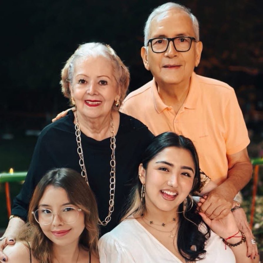 imsofipo's tweet image. 2025 fue un año lleno de aprendizajes en todo el aspecto de la palabra. Constantemente extraño a mi abuelita pero estoy segura que ella está con mi familia hoy y siempre. Estoy muy agradecida con las personas que me rodearon durante estos 12 meses. Feliz año nuevo para todos!❤️🎉