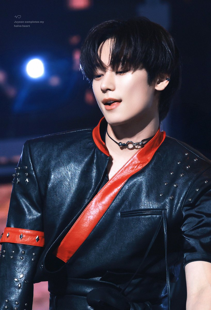 halve_heart's tweet photo. 251231 가요대제전 Happy new year 주연🖤 #주연 #JUYEON #더보이즈 #THEBOYZ https://t.co/AmCApPyHpQ