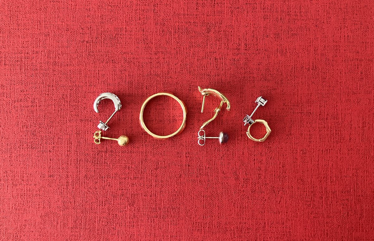 今年もどうぞよろしくお願いします。
朝はゆっくり起きて、少々のおせちとお雑煮を食べて、近所の小さな神社に初詣に行って、おみくじで大吉を引いて、ほくほく帰宅しました。いつものお正月。
良い一年になりますように。