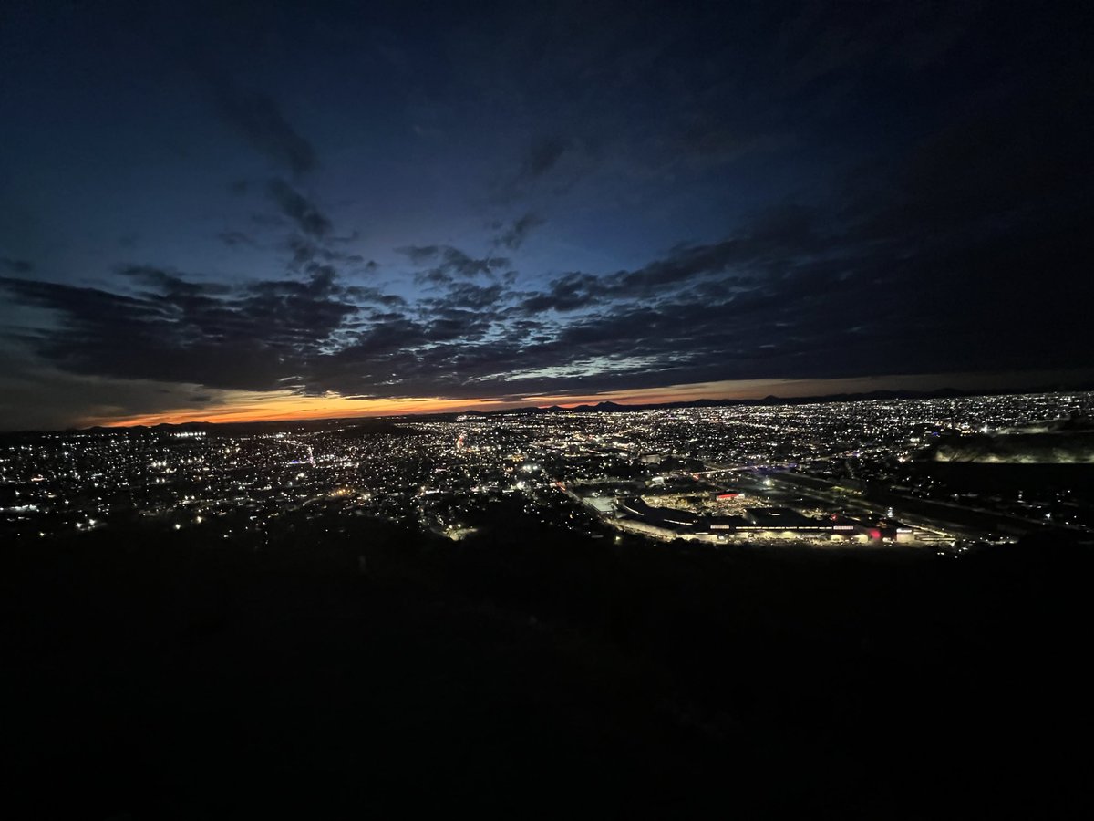 Y se va el 2025… un año difícil para el periodismo en #México 🇲🇽
Un año de persecución judicial contra la libertad de expresión y censura como ejemplo Puebla, Veracruz, Jalisco, Morelos…
Y en Sonora? el recurso público como moneda de cambio para silenciar Medios y periodistas.