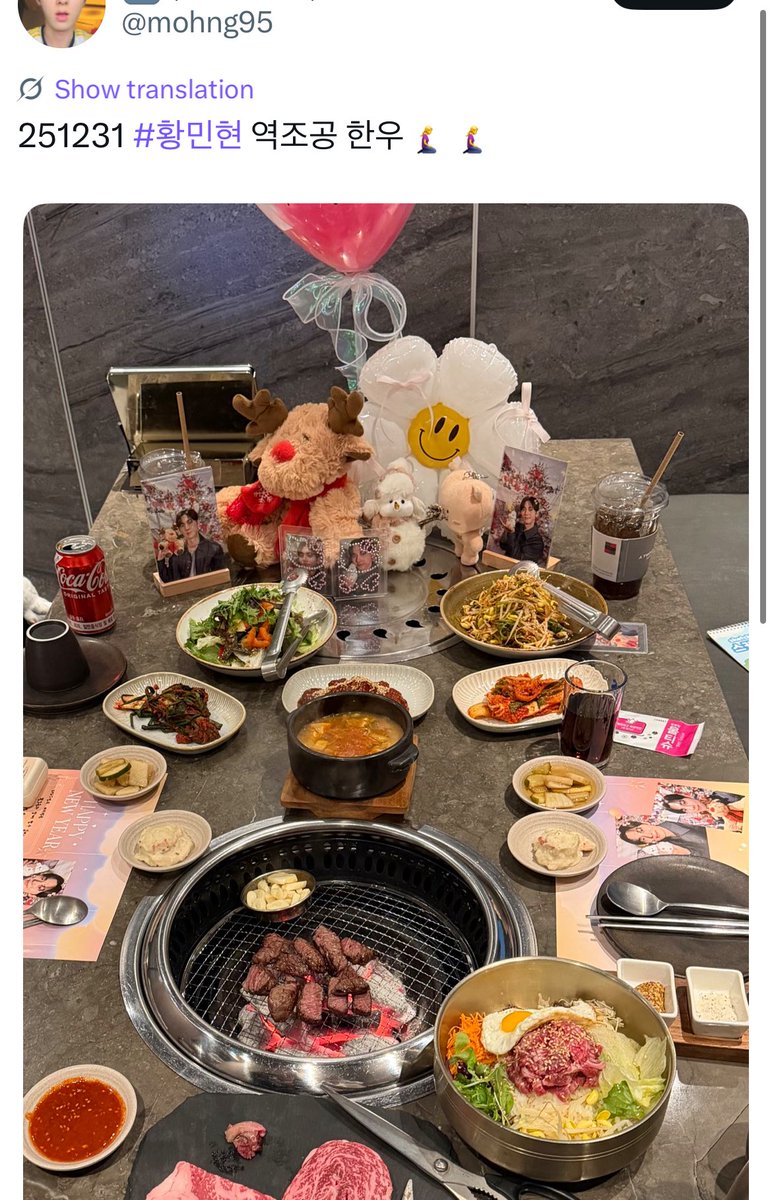 hueofserenity's tweet image. At the MBC Gayo Daejejeon, only two slots were available for Minhyun’s fans. When the check-in location was announced as being in front of a restaurant, people joked that the two lucky fans should grab some meat before the show. However in a true Minhyun move. It turned out to be…