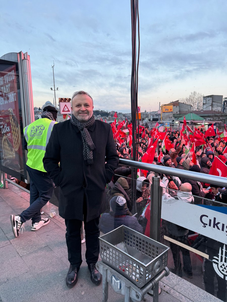 📍GALATA KÖPRÜSÜ

Gazze için Filistin için, 

Sinmiyoruz Susmuyoruz Filistin’i unutmuyoruz!

#JusticeForGaza