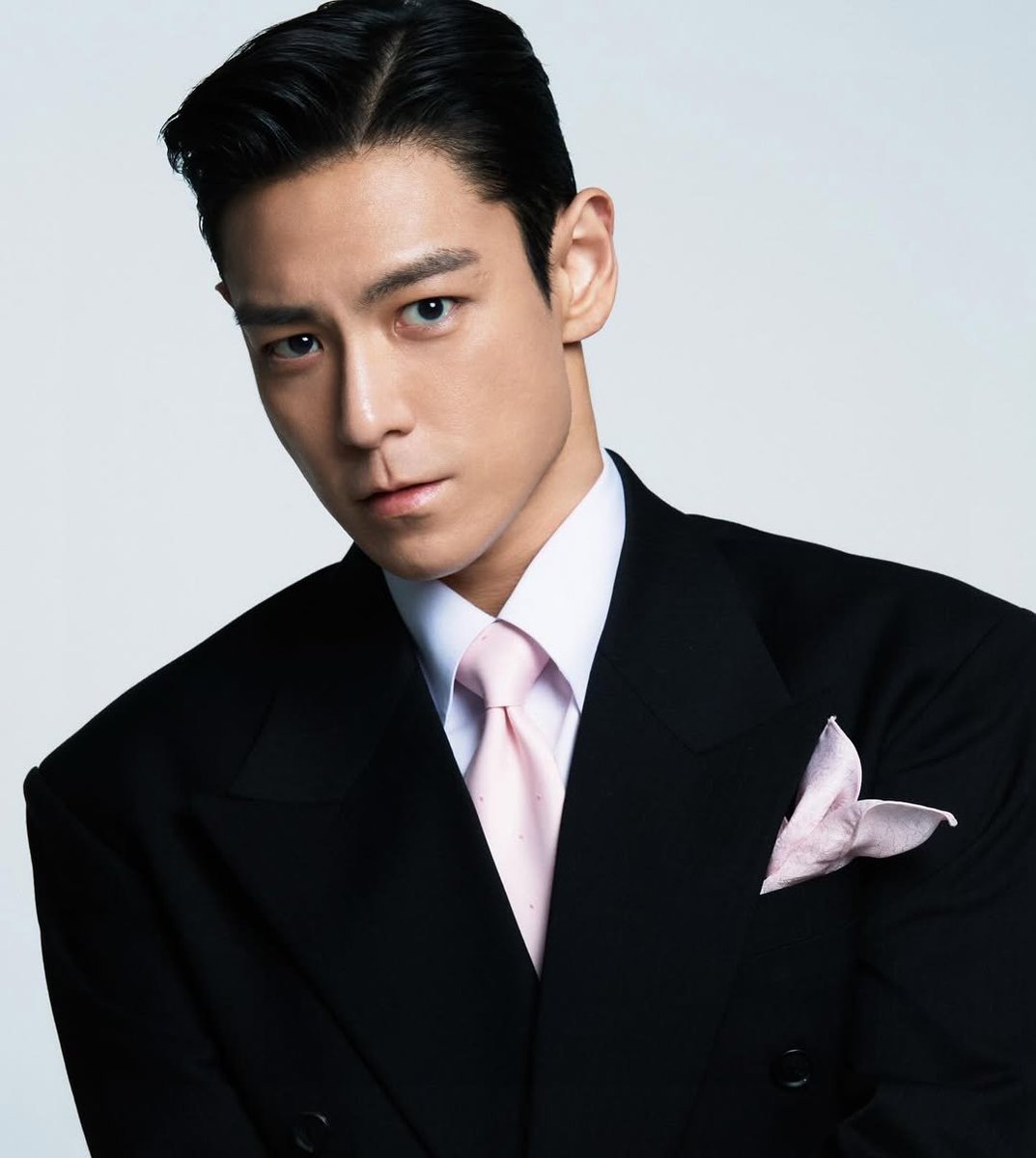 TheePopCore's tweet photo. T.O.P has officially announced his long awaited return to the music industry, confirming that a new album is set to be released soon.

“A NEW ALBUM IS ON THE WAY.” https://t.co/xRUV9g0iC2
