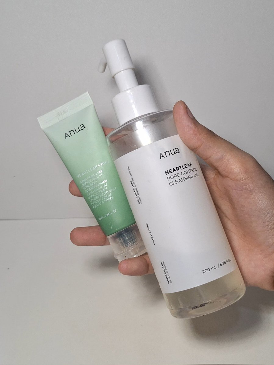 malaeveeci's tweet image. propaganda im falling for: korean skincare.