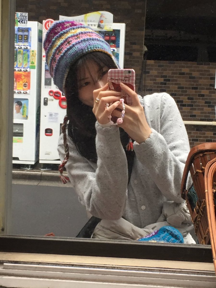 จองโซมินโพสต์รูปในแฟนคาเฟ่ของเธอว่า

สวัสดีปีใหม่นะคะทุกคน ฉันรู้สึกขอบคุณอยู่เสมอ ขอบคุณจากใจจริง ขอบคุณทุกคนที่คอยเชียร์และสนับสนุนฉันมาตลอด ทำให้ฉันได้ทำในสิ่งที่รักมาเป็นเวลานาน หวังว่าปี 2026 จะเต็มไปด้วยสิ่งดี ๆ สำหรับเหล่า Cotton Candy ทุกคน!

#정소민
#จองโซมิน 
#JungSoMin