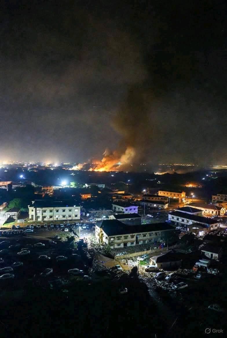 vdmempire's tweet image. 🚨BREAKING NEW

While Gumi is busy trying to buy time for his northern warriors ( jihad terrorist ) USA/FG has taken the war to his door step in kaduna State in Nigeria. 

"Massive U.S. Airstrikes allegedly On Terrorists' Hideouts In Kaduna Currently Going On, Gumi’s House…