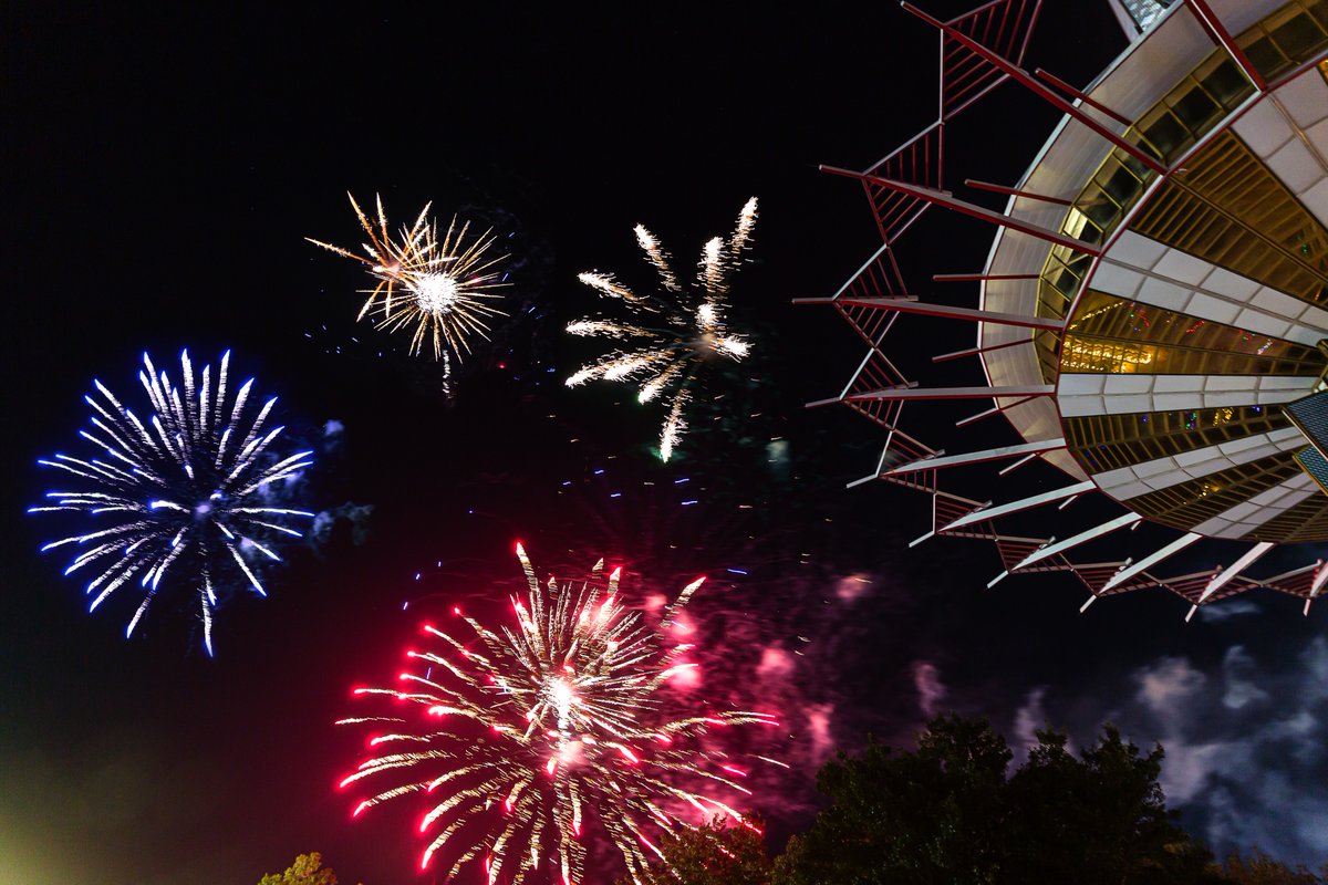 OralRobertsU's tweet photo. 🎉 Happy New Year 🎉 from ORU https://t.co/gjHyVqnADW