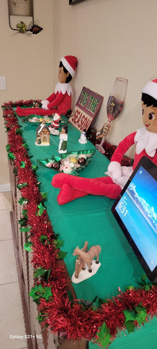 easye933's tweet photo. #ad HAPPY HOLIDAYS AND MERRY XMAS @Xfinity watch all your favorite Xmas movies and stream live with #Xfinity 🎄🎄🎄🤶🎅🦌🦌🦌 https://t.co/R6tIS2Ao8o