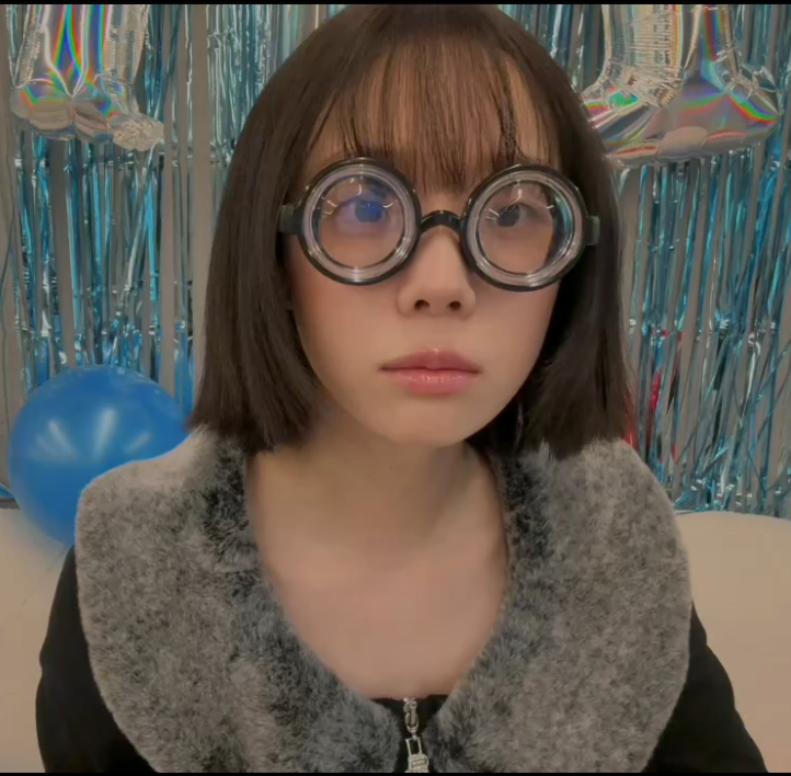 jiminxminjeong's tweet photo. ☝️🤓 https://t.co/eQ1L8UhtD9