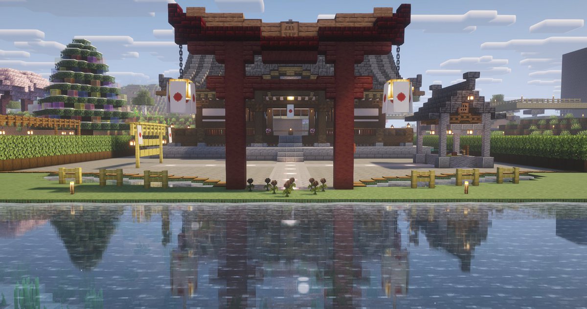 neounimc's tweet photo. 🎍あけましておめでとうございます🎍

新年最初のポストということで神社巡りをしてきました。
同じ神社でもそれぞれに作り手の個性と拘りがあっていいですね！こういう神社をいつか自分の手で作ってみたいです笑
今年もねおゆに鯖をよろしくお願いいたします。

薬草
#minecraft #マイクラ #ねおゆに https://t.co/q3ffbBltFr