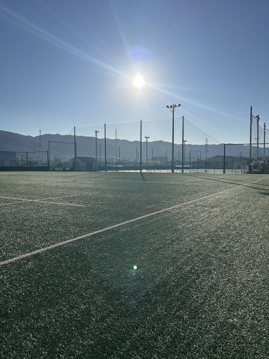 あけまして
おめでとうございます2026

今朝は素晴らしい初日の出でしたね

元日から花園で喋り始め
岸岡選手がゲストでした

今年も若手の頑張りを見ながら側でぼちぼち喋ります🎙️

今年も皆様が"わんだほー"
な１年になりますように
#花園ラグビー