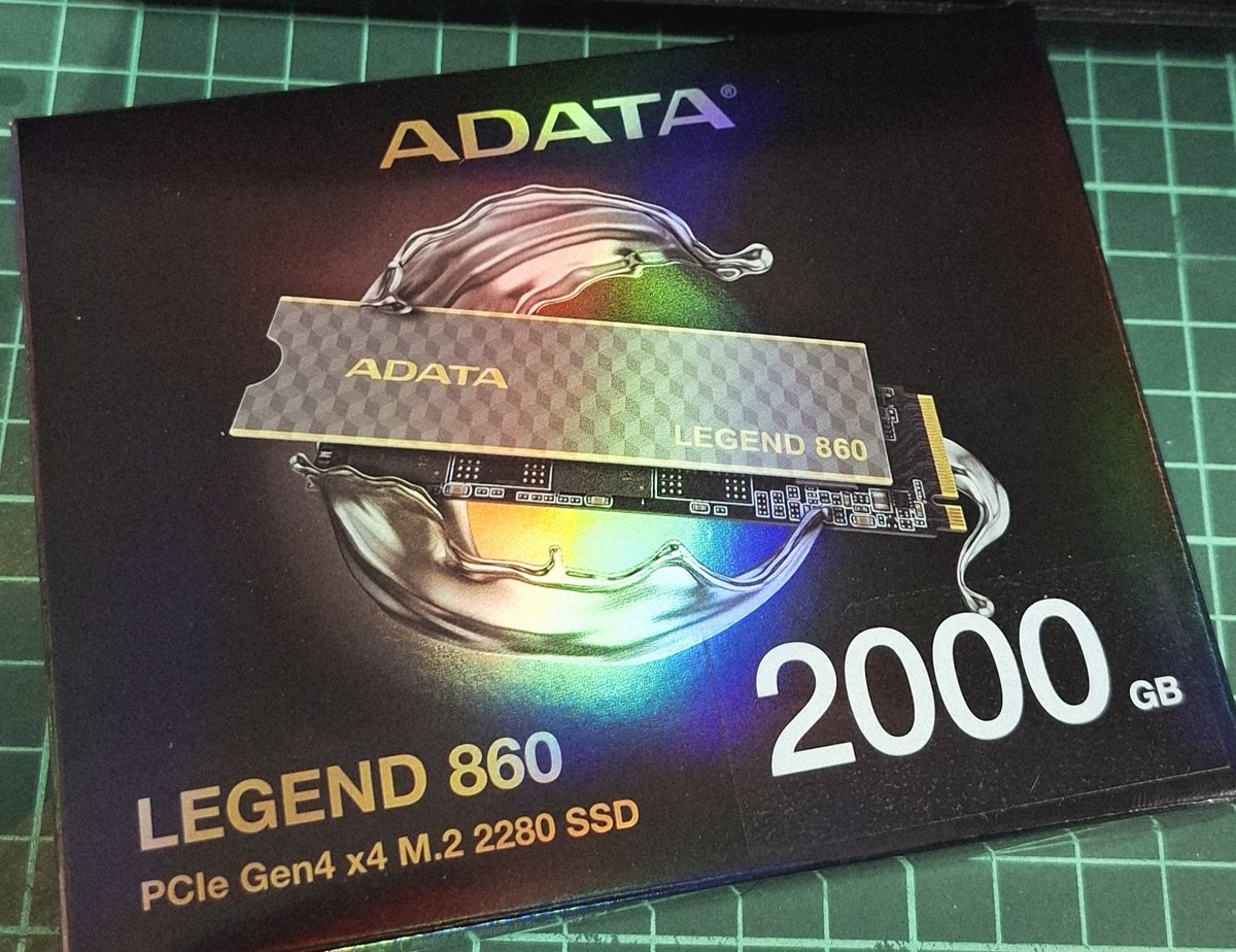 2026年了，祝大家新的一年萬事如意身體健康
除了期望今年可以有繼續做更多作品之外
容我在這邊炫耀在價格爆炸前搶到的3XXX價位2TB SSD終於寄到了.ヽ(^Д^*)/.

2025年終於熬過去了(இωஇ )