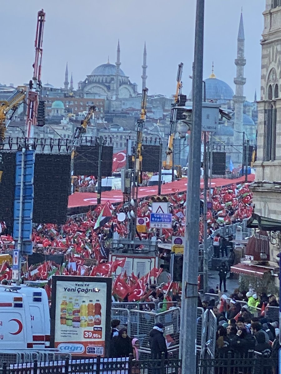 Üşüyoruz ❗️
Hissediyoruz❗️
Sinmiyoruz❗️
Susmuyoruz❗️
Filistin’i Unutmuyoruz❗️
Mazlumları Unutmuyoruz❗️

#GalataKöprüsü 🇹🇷