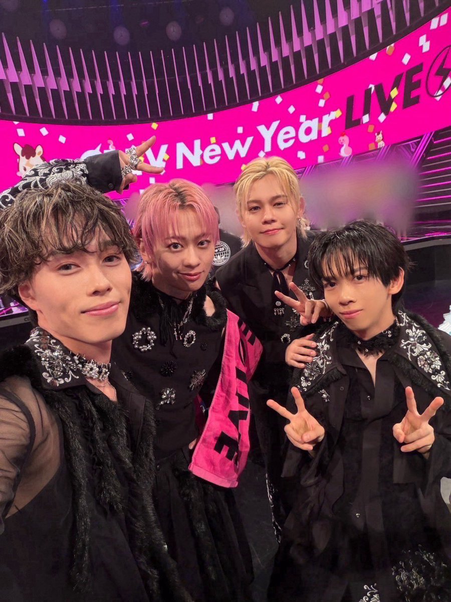 characharagohan's tweet photo. あけましておめでとうございます！
2026年はチャーはんにとって飯うまな年にします🐴✨✨
シューヤ

明けましておめでとうございます🎍⛩
2026年も更なる飛躍の年になりますように！！
皆さんも健康にお過ごし下さい！！
美味しい物いっぱい食べるぞ！
マサヒロ

#稜海 の2人と📸
#チャーはん https://t.co/TdTXzvbSMP