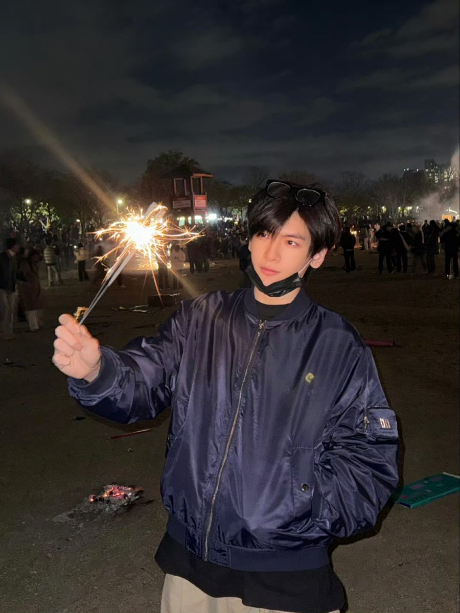 闻 tweet media