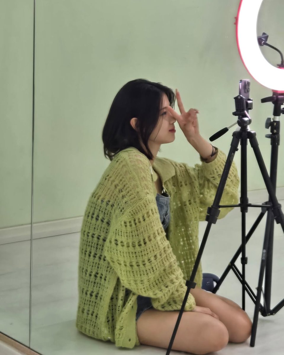 BEAUTlFUL_MOON's tweet image. SF.
A model and actress.
Last year, I start in film industry and start film some short movies, drama etc.